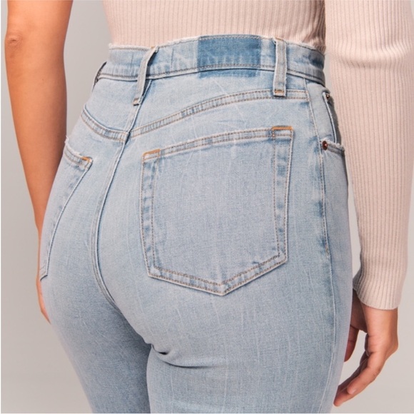 Abercrombie & Fitch Curve Love Ultra High Rise Ankle Straight Jeans - Picture 6 of 12